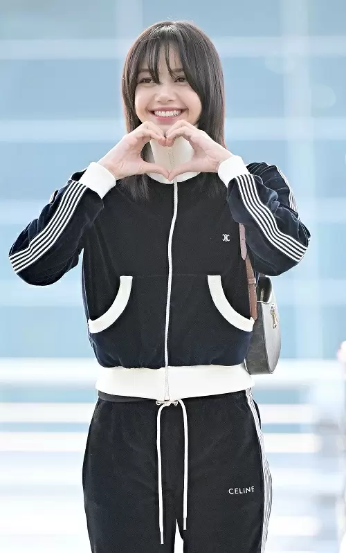 BLACKPINK、リサ