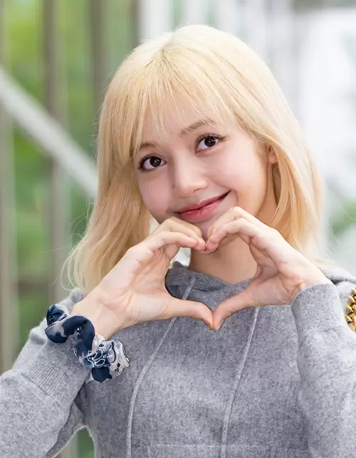 BLACKPINK、リサ
