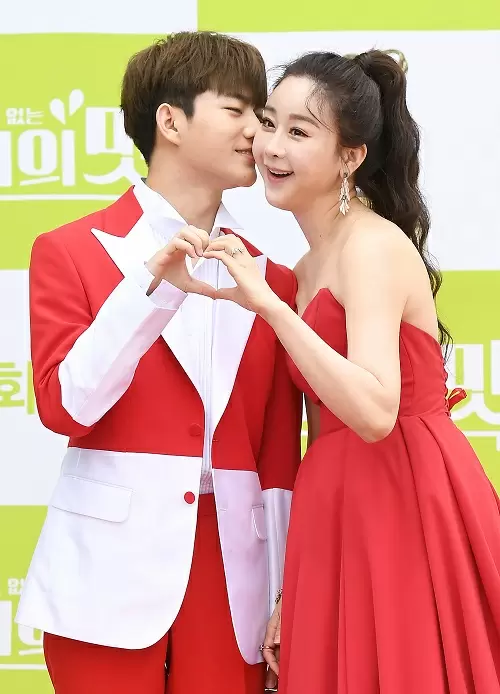 夫ジンファ（左）とハム・ソウォン