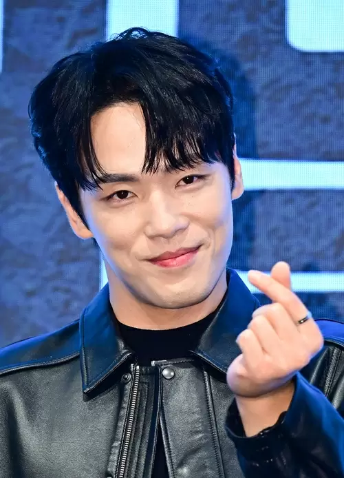 キム・ジョンヒョン