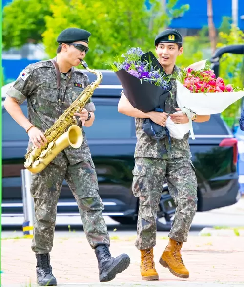 RM、V