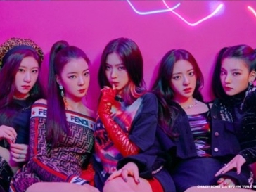 “TWICEの妹グループ”ITZY、集合写真を初公開。スーパールーキー誕生か