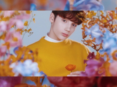 “BTSの弟グループ”TXT、新たなプロモ映像解禁。メンバー唯一のハーフ美男子が見せた無邪気な魅力が話題