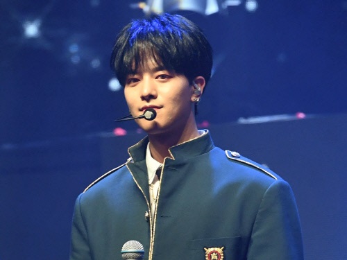 “MAMAMOOの弟グループ”ONEUS、メンバーの活動休止を発表。「健康上の問題と個人的な理由で」