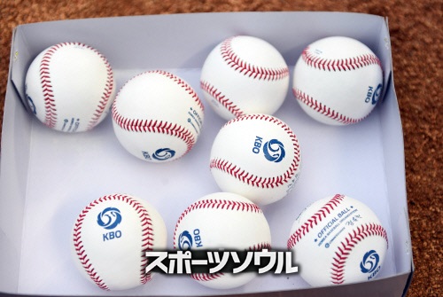 韓国プロ野球の公式球 質 が安定せず 目に見えない被害を量産 スポーツソウル日本版 韓国プロ野球の公式球 質 が安定せず 目に見えない被害を量産 スポーツソウル日本版