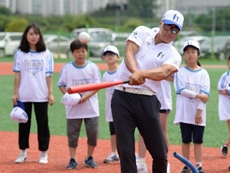 元巨人イ・スンヨプが小学生のために講師となる…KBO広報大使として