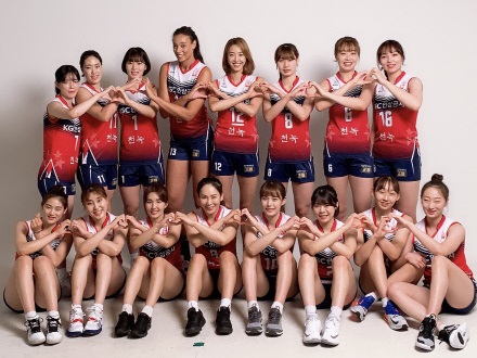 ファンが直接作った新ユニホームを発表、韓国の女子バレーボールチーム 