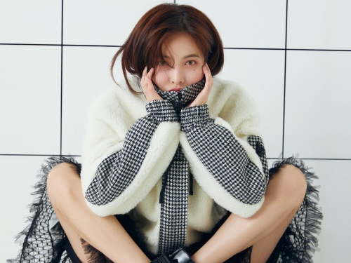 歌手ヒョナ、唯一無二のファッションセンスを大放出！ 「真似したくなる秋コーデ」【PHOTO】