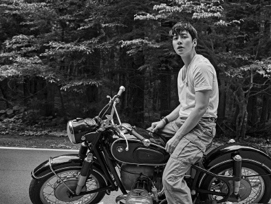 ドラマ復帰を控えたチ・チャンウク、最新グラビアで“バイク愛”を存分に発揮！ 【PHOTO】