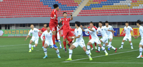 史上初の 自発的な 無観客試合 北朝鮮は韓国に敗れるのが怖かったのか スポーツソウル日本版