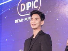 今年除隊したキム・スヒョン、上海で見せた爽やかな笑顔が話題！ 熱い人気は相変わらず