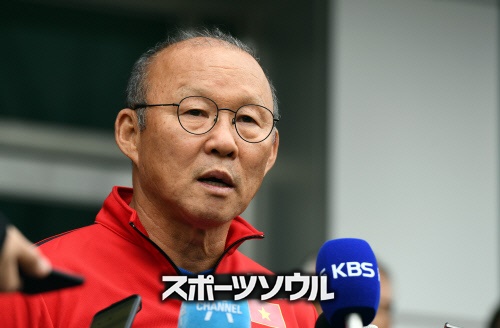サッカーベトナム代表の韓国人監督がフェイクニュース被害 両国の大衆に疑惑と誤解を招いている スポーツソウル日本版