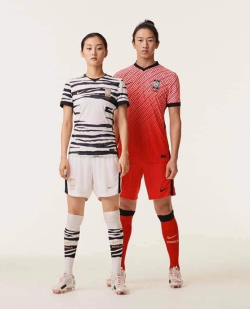 画像 サッカー韓国代表の新ユニホームが公開 白虎ではなくシマウマ の声も スポーツソウル日本版