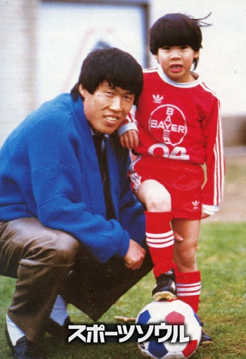 秘蔵写真 時々 父が憎かった チャ ドゥリ 幼少期に撮った 偉大な父親 とのツーショット スポーツソウル日本版
