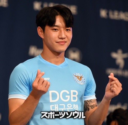 好きな香水は イケメンサッカー選手 チョン スンウォン ファンの質問に答えまくる スポーツソウル日本版 好きな香水は イケメンサッカー選手 チョン スンウォン ファンの質問に答えまくる スポーツソウル日本版