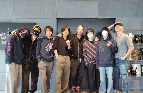 BTS、クリス・マーティン