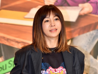 別名「コンピューター美人」ファン・シネ、57歳とは思えないファッション感覚が話題【PHOTO】