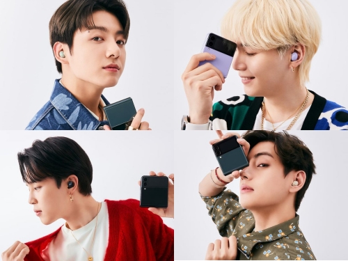 BTS Vの“したり顔”にSUGAの“悩殺スマイル”！サムスンが公開した広告ビジュアルが話題に【PHOTO】
