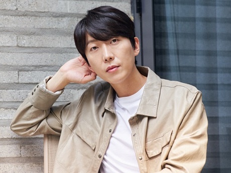 韓国映画『人質』でクールな悪役を演じたキム・ジェボムが語る俳優への思い【インタビュー】
