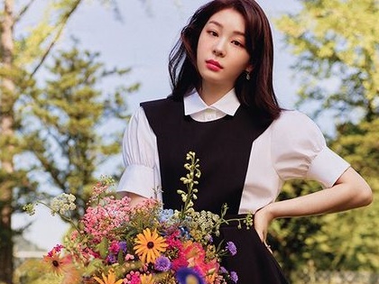 【写真】「もはや別人…」キム・ヨナが“くっきり二重”の花より美しい姿でファッション誌に登場