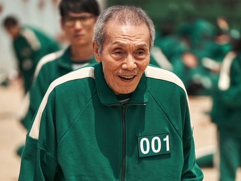 『イカゲーム』で“001番の老人”を演じた俳優、強制わいせつ容疑で起訴「不適切な身体接触」