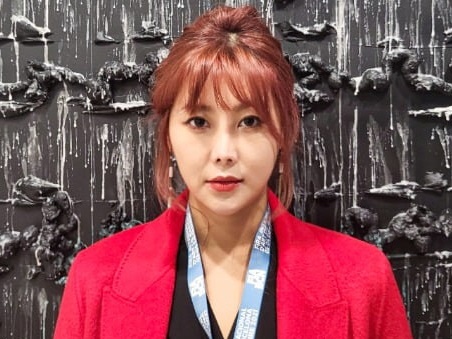 「カンヌ映画祭で受賞したような勘違いをさせた」韓国の歌手兼画家が受賞した“賞”が議論に