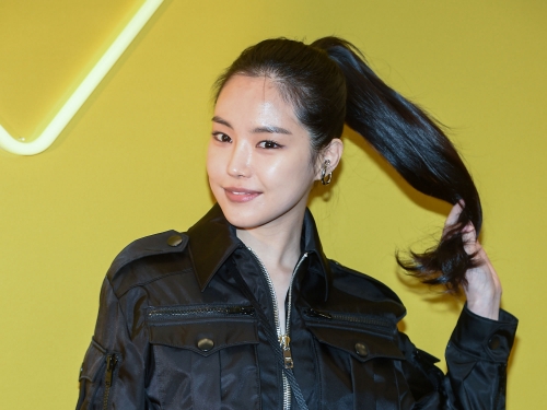 「冬なのに最高にホット！」Apinkソン・ナウン、ヘルシーな“美ボディ”を披露しファンを圧倒【PHOTO】