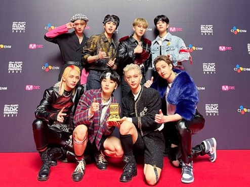 『2021 MAMA』で本賞を受賞したStray Kids！ファンへの感謝を語る「初心を忘れずに…」