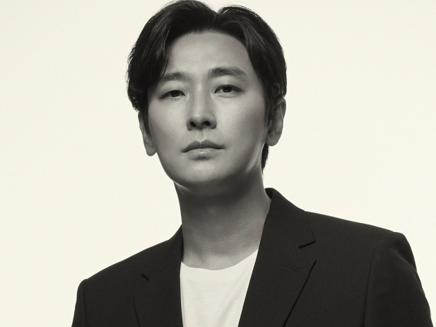 俳優チュ・ジフン、韓国を代表する俳優200人に選定。キャンペーン写真で見せた“クールな眼差し”【PHOTO】