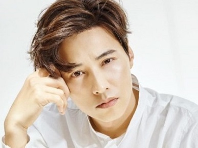 本当に43歳!? 俳優ウォンビンがイケメンすぎる写真で話題「どのポーズも完璧だ」【PHOTO】