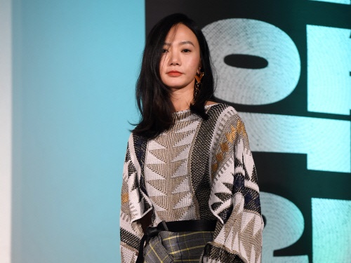 “食に無頓着”女優ペ・ドゥナ、6枚のピザを目の前に爆食女王に変身！？【PHOTO】