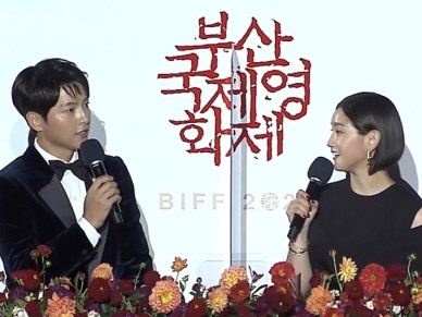 ソン・ジュンギとパク・ソダムが開幕式MCの釜山国際映画祭、登壇者も「恋しかった」と感動