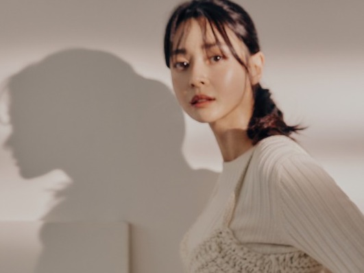 女優クォン・ナラの“神ビジュアル”「梨泰院クラスで精神的・肉体的に成長できた」【PHOTO】