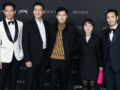 『イカゲーム』俳優イ・ジョンジェが“財閥の恋人”と米LAイベントに参加…2015年から長らく交際