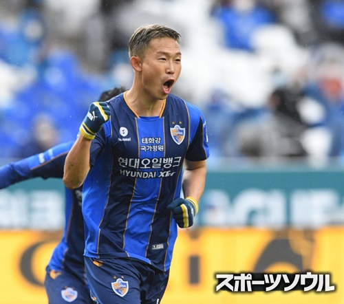 ユン ビッカラムは残留する 蔚山現代の 10番 は中国に移籍せず ホン ミョンボ監督が明言 スポーツソウル日本版 ユン ビッカラムは残留する 蔚山現代の 10番 は中国に移籍せず ホン ミョンボ監督が明言 スポーツソウル日本版
