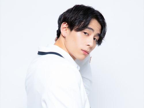 「運気上がりそう」INI西洸人のキュートな“新年自撮りSHOT”にファン喝采【PHOTO】