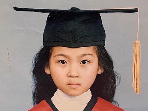 幼年期を公開するスターたち、この子は誰？ヒントは「NHK韓ドラ女王」