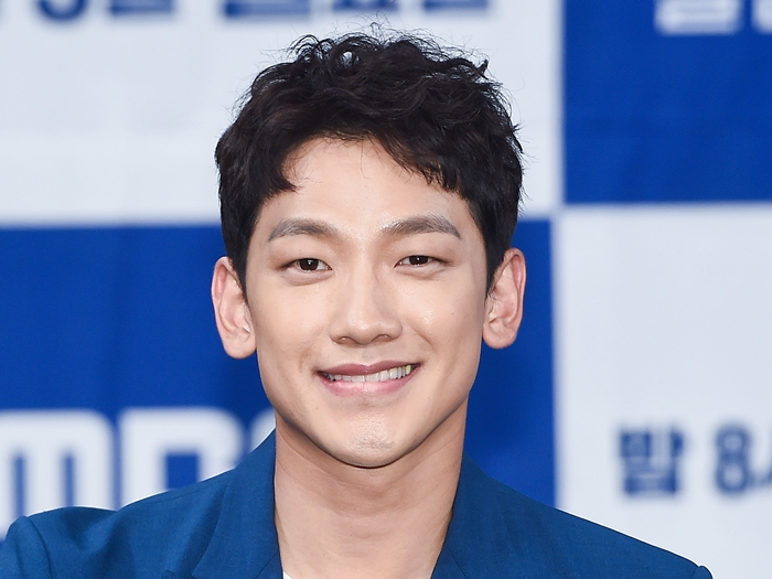 “韓国で最も美しい女優”が妻のRAIN、近況に「本当に二児の父親です!?」の声【PHOTO】