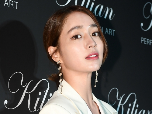 “イ・ビョンホンの妻” 女優イ・ミンジョンがコン・ユとのツーショットを公開！少女時代メンバーも反応【PHOTO】