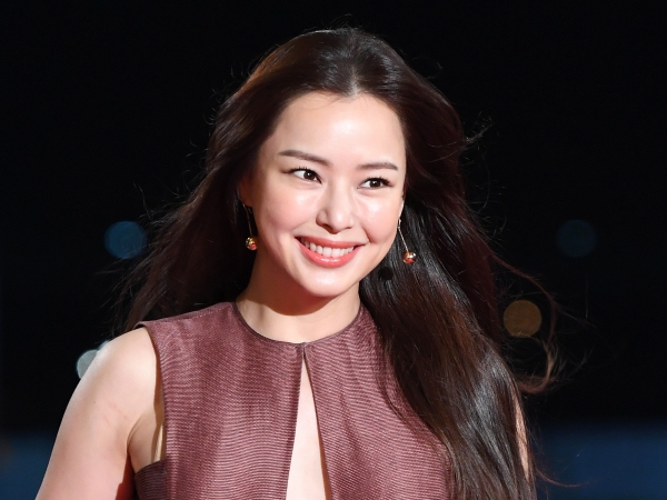 妊娠7カ月の美人女優イ・ハニ、「だんだんパンツが閉まらなくなってきた」幸せな悩みにほっこり【PHOTO】