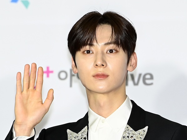 解散決定のNU’EST、ミンヒョンが新型コロナに感染…「微熱と喉の痛みの症状」と事務所発表