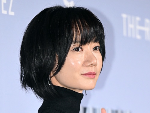 【写真】女優ペ・ドゥナ、“黒ストッキング姿”で美脚を披露！コスメブランドイベントに登場