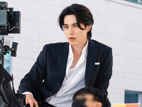 俳優イ・ドンウク、“ため息しか出ない” 秀麗なビジュアル＆仕事ぶりを大公開！【PHOTO】