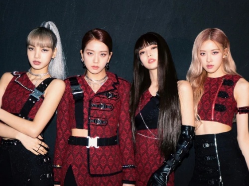 カムバ間近!? BLACKPINKの“全員集合SHOT” にファン大興奮「やっぱり4人が一番！」【PHOTO】