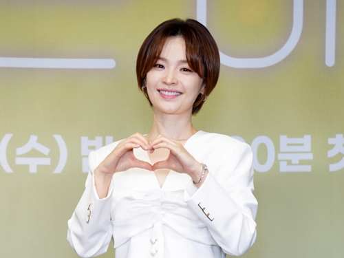 韓国ドラマ　賢い医師生活　キャスト5人　サイン　写真　チョン・ミド プリントサインが入ったポラロイド5点(ミドとパラソル)韓国ドラマ