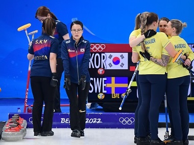 ロコ・ソラーレは準決勝進出…敗退決まった“メガネ先輩”率いる韓国代表に拍手を送りたい理由