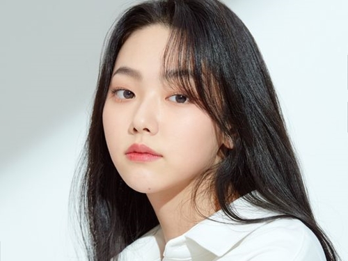 I.O.I解散後、女優に転身したカン・ミナ。ドラマ共演俳優