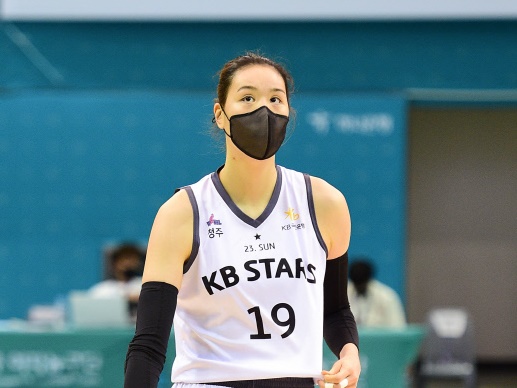 【写真】マスク姿でプレーする韓国女子プロバスケの“異様な光景”…コロナ感染に怯える選手たち