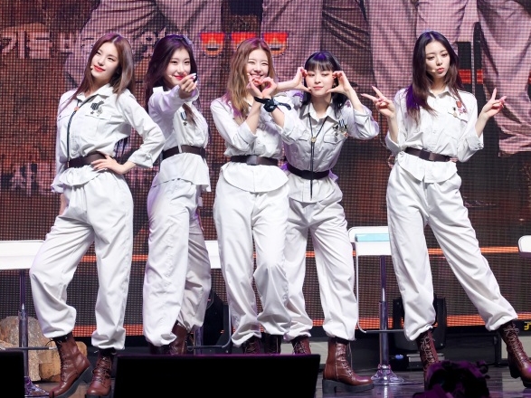 ITZY、初ファンミ―ティングでファンからの“サプライズ”に号泣「本当に夢だった。一生忘れられない」