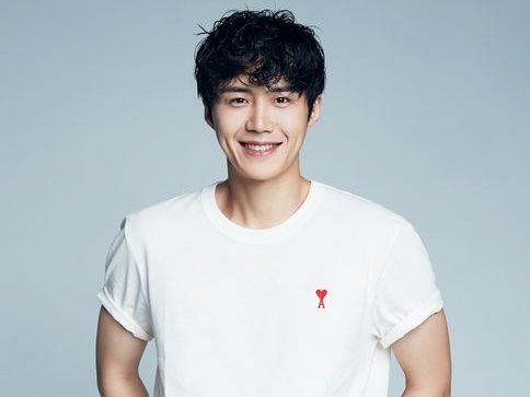 元恋人の私生活暴露で活動中断に追い込まれた韓国俳優が帰国…変化した世論、復帰作にも注目